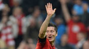 Robert Lewandowski scores 5