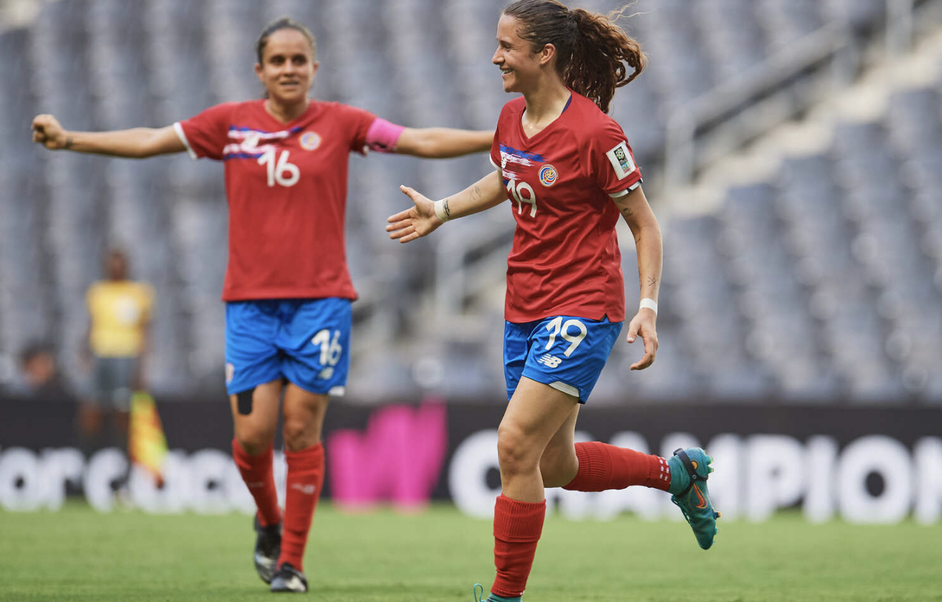 Costa Rica abrió con estilo con una victoria de 3-0 sobre Panamá