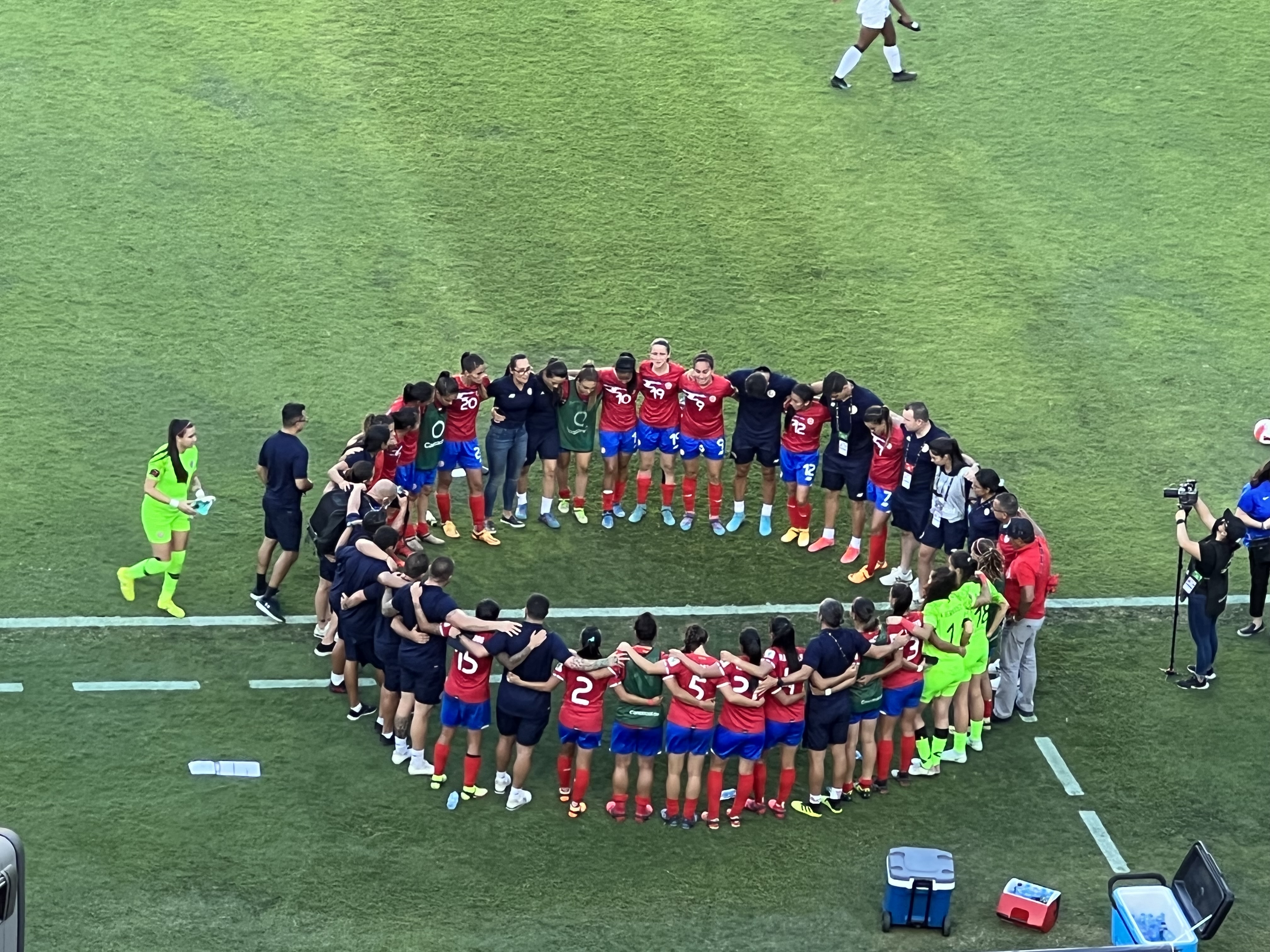 Costa Rica advance to semi-finals with 4-0 win over 10-man Trinidad and Tobago