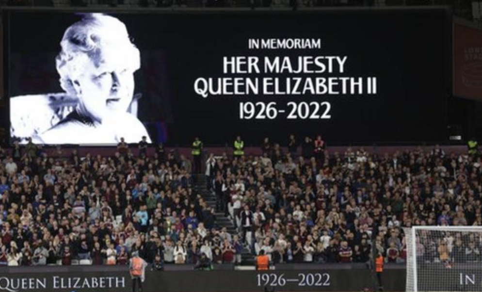 Premier League postpones three games but EFL return to play as England mourn Queen's passing