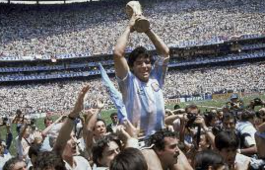 قام لوثار ماتيوس بتبديل قميص مارادونا في نهائيات كأس العالم 1986 إلى الاتحاد الآسيوي لكرة القدم