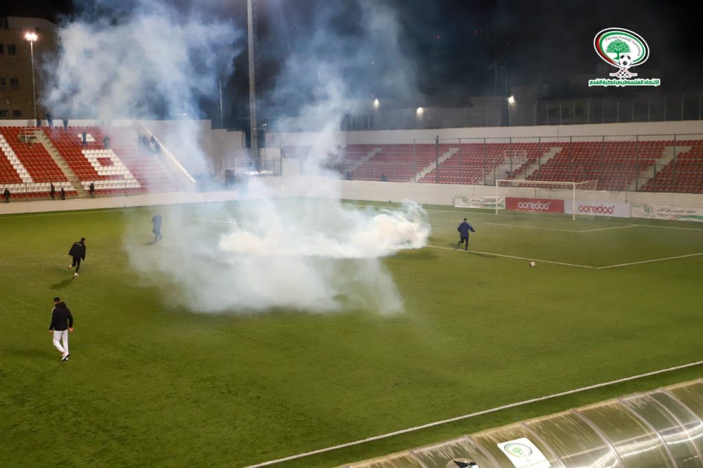 Pasukan Israel menyerbu stadion Faisal Al Husseini Palestina dalam serangan gas air mata yang tidak beralasan terhadap pemain dan penggemar