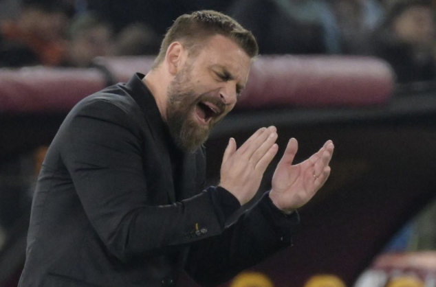 'Positive' De Rossi given extra year at Roma after negative Mourinho exit