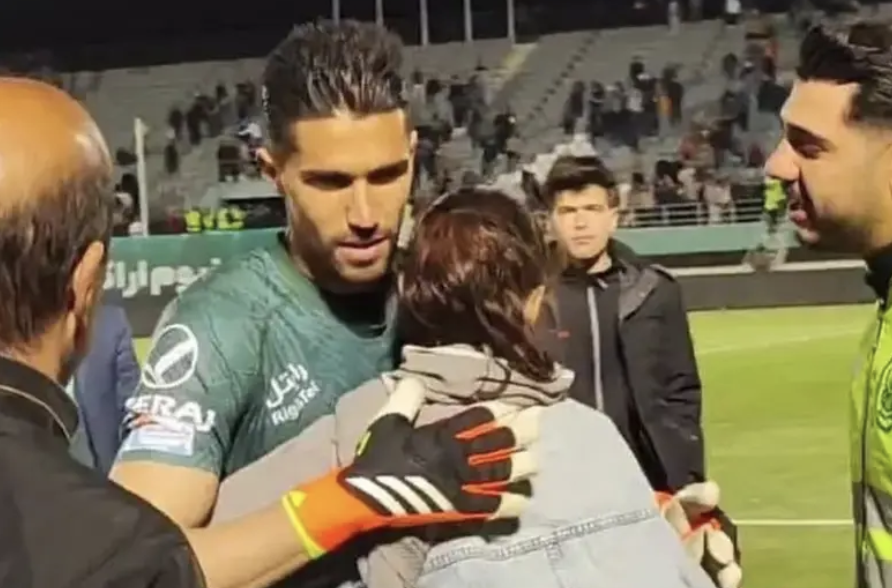 Esteghlal goalkeeper Hosseini sanctioned for hugging a fan