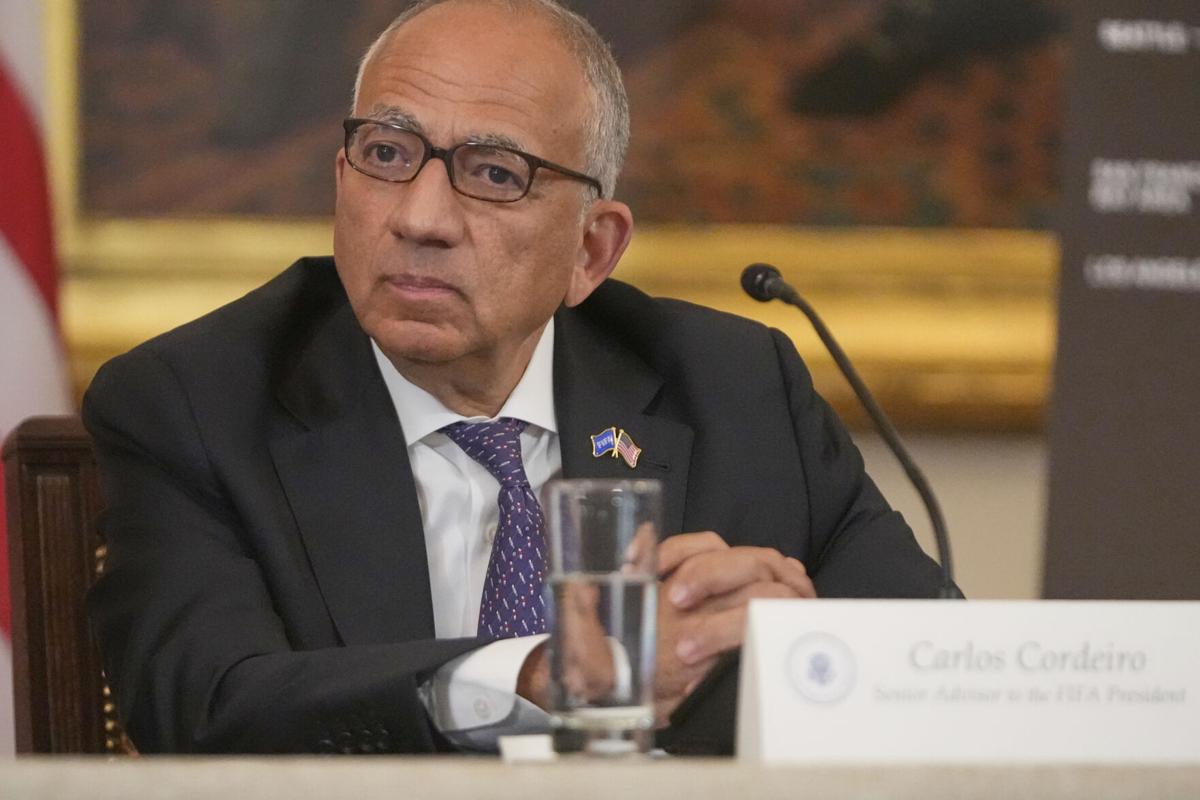Cordiro aumentou o consultor sênior da Lar Branca para os deveres da FIFA.