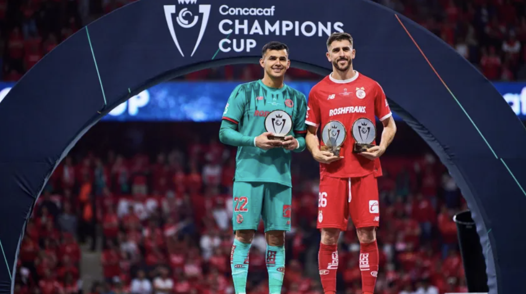 Tournament top scorer Paulinho picks up Best Player award